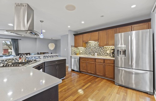 Downers Grove Casa | Modern Chicago Getaway