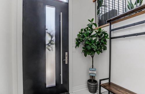 Oakridge Casa | Modern City Living -newly built