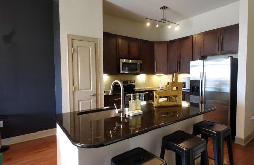 Montrose Apartamento | Modern City Loft Cozy 1BR & Free Parking