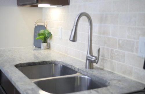 Montrose Apartamento | Modern City Loft Cozy 1BR & Free Parking