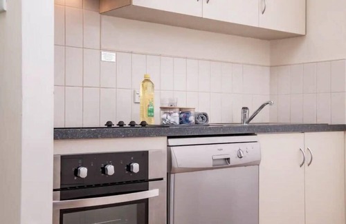 West Perth Apartamento | Modern City Stay in Vibrant Northbridge Apartment