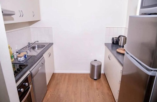 West Perth Apartamento | Modern City Stay in Vibrant Northbridge Apartment