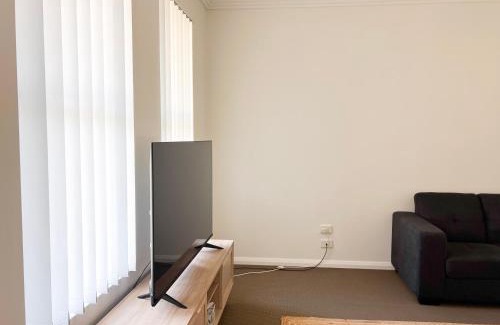 Wagga Wagga Apartamento | Modern City Townhouse with all the Comforts