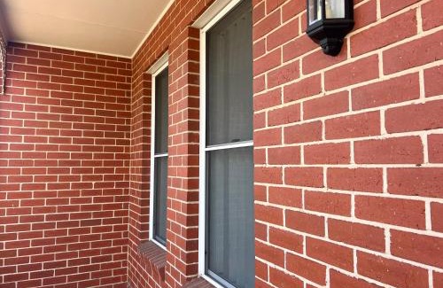 Wagga Wagga Apartamento | Modern City Townhouse with all the Comforts