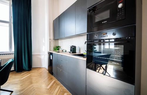 Inner City Budapest Apartamento | Modern-Classic Fully Renovated apartment at Riverfront with Amazing view.