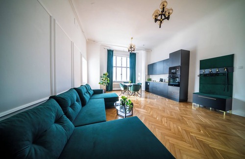 Inner City Budapest Apartamento | Modern-Classic Fully Renovated apartment at Riverfront with Amazing view.