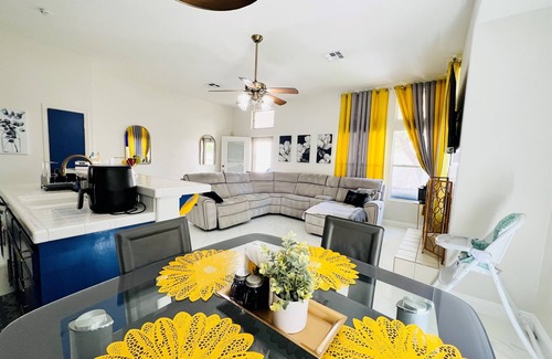 North Las Vegas Casa | Sala de juegos moderna, limpia y cómoda con 9 camas y 2 baños completos