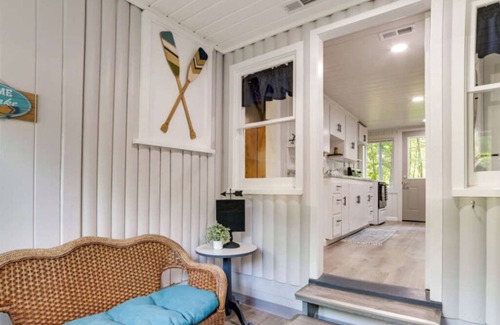 Houghton Lake Cabaña | Modern,Clean Cottage, 1 block from the lake and close to town