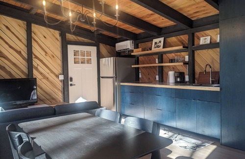 Rising Fawn Cabina | Modern Cloudland Cabin, 1.5 miles of private trails through 10 acres of woodland