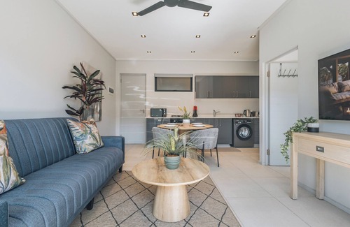 Port Zimbali Apartamento | Modern Coastal 1 BDR, Pool & Sauna