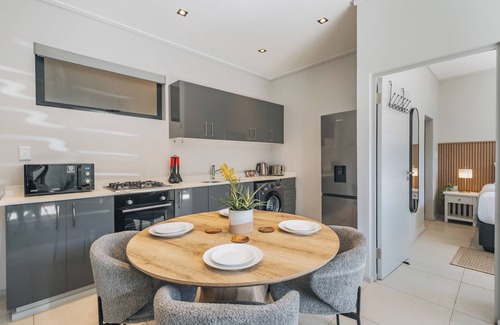 Port Zimbali Apartamento | Modern Coastal 1 BDR, Pool & Sauna