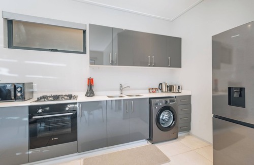 Port Zimbali Apartamento | Modern Coastal 1 BDR, Pool & Sauna