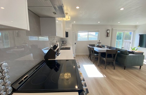 Sharp Park Apartamento | Modern Coastal 2B1B Remodeled Walk to Pier Backyard Free Parking