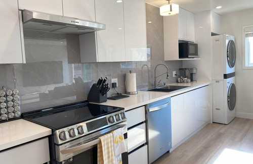 Sharp Park Apartamento | Modern Coastal 2B1B Remodeled Walk to Pier Backyard Free Parking