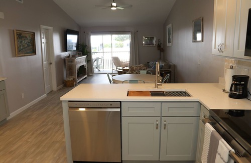 Englewood Condominio | Modern Coastal 2BR Retreat-Close to Boca Grande-Monthly Rental