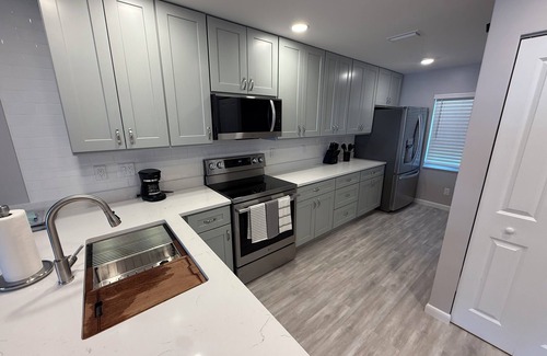 Englewood Condominio | Modern Coastal 2BR Retreat-Close to Boca Grande-Monthly Rental