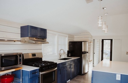 Beachwood-Bluffton Casa | Modern coastal bungalow walking distance to beautiful Lake Michigan.