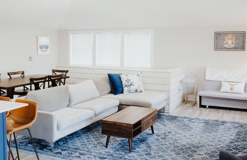 Beachwood-Bluffton Casa | Modern coastal bungalow walking distance to beautiful Lake Michigan.
