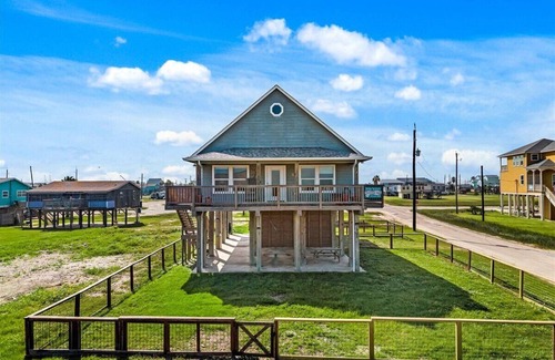 Surfside Beach Casa | Modern Coastal Home | Steps from Beach | 3BR Pet-Friendly w/Views