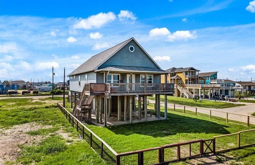 Surfside Beach Casa | Modern Coastal Home | Steps from Beach | 3BR Pet-Friendly w/Views