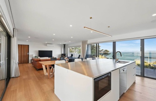 Connellys Marsh Casa | Modern Coastal Retreat + Hot Tub