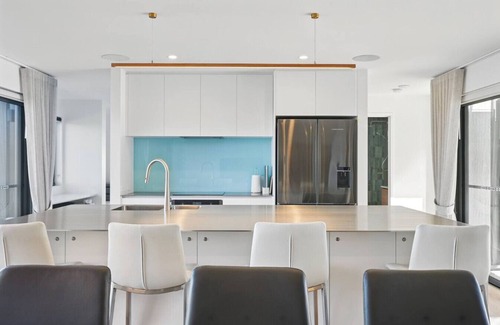 Connellys Marsh Casa | Modern Coastal Retreat + Hot Tub
