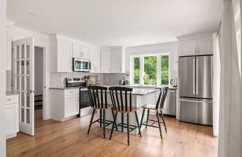 Willard Casa | Modern Coastal Retreat on Cottage Road