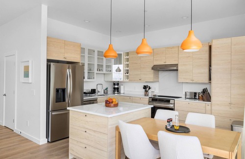 Morro Bay Casa | Modern Coastal Retreat with Views – Furnished 2BR 2BA - 30+ Day Rental
