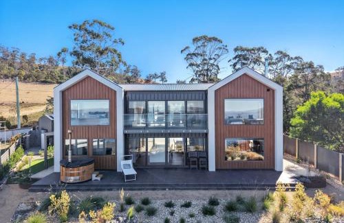 Connellys Marsh Casa | Modern Coastal Retreat and Hot Tub