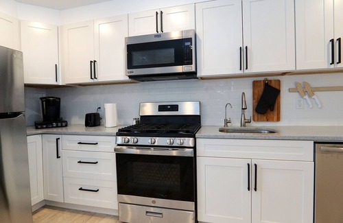Seaside Heights Apartamento | Modern Coastal Chic Retreat w/ Deck -- 604 #2