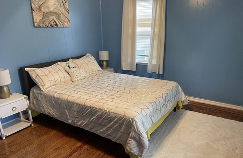 Stratford Casa | Modern colonial home w/fireplace, super cozy and close to beach!!