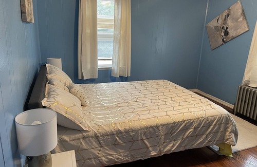 Stratford Casa | Modern colonial home w/fireplace, super cozy and close to beach!!