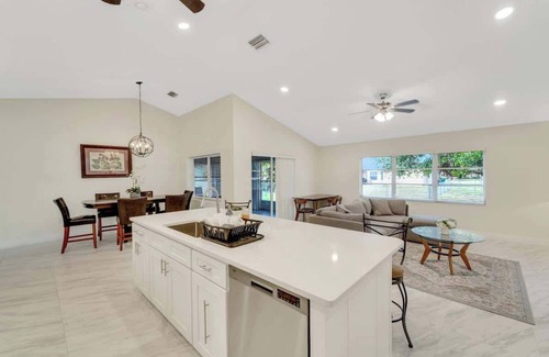 Port Charlotte Casa | Modern Comfort: 3BR/2BA Home in Port Charlotte