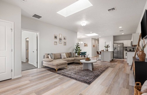 Mesa Del Sol Innovation Park Casa | MODERN COMFORT 3BR HOME NEAR AIRPORT & NETFLIX