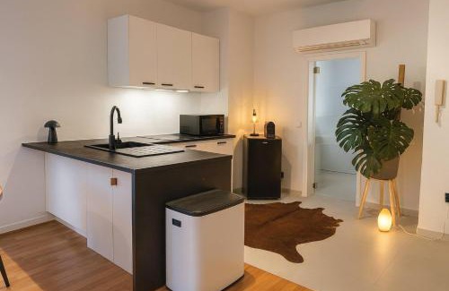 Antwerp Apartamento | Modern Comfort - Bus & Tram at Door