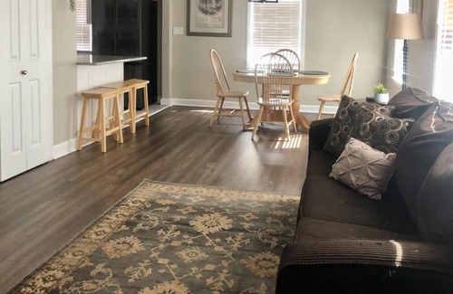Goose Creek Casa | Modern Comfort + Convenient Location!