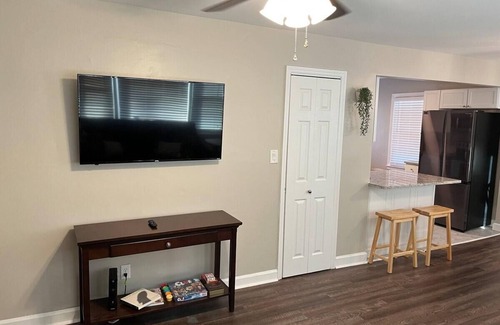 Goose Creek Casa | Modern Comfort + Convenient Location!