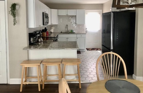 Goose Creek Casa | Modern Comfort + Convenient Location!