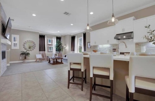 Pleasanton Casa | Modern Comfort: Deluxe Amenities & Elevator