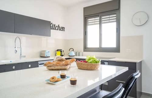 Nahariya Apartamento | Modern Comfort Escape
