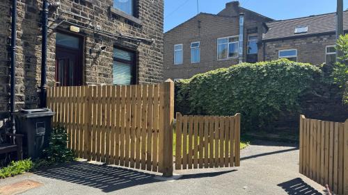 Meltham Casa | Modern Comfort for 5 Relax, Stay & Explore