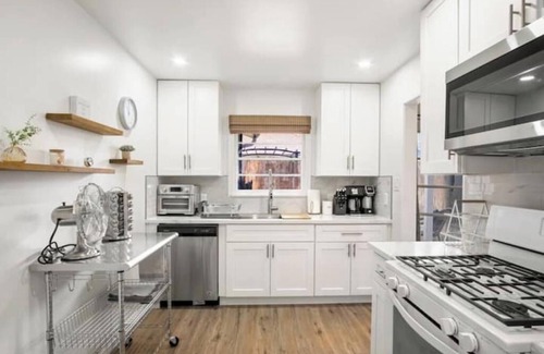 Modesto Casa | Modern Comfort in a Charming Cottage