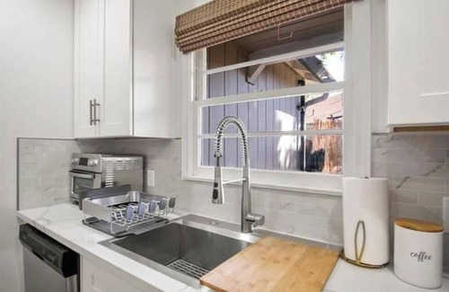 Modesto Casa | Modern Comfort in a Charming Cottage
