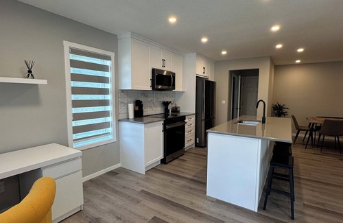 Airdrie Casa | ✨ Modern Comfort in a Newly Built 3-Bedroom Townhome ✨