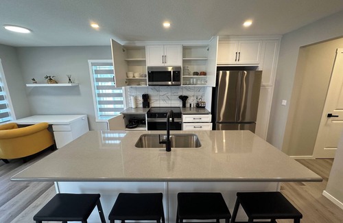 Airdrie Casa | ✨ Modern Comfort in a Newly Built 3-Bedroom Townhome ✨