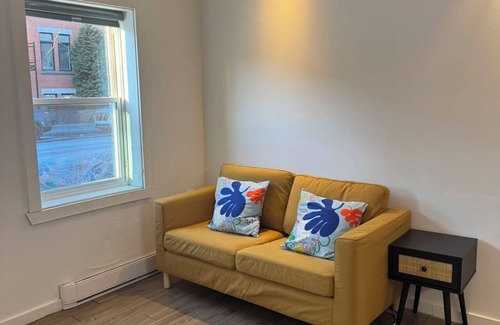 Gay Village Apartamento | Modern Comfort in DT Montreal