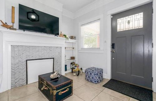 South Hyde Park Casa | Modern Comfort in Historic Charm: 4BR KC Retreat