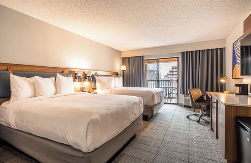Richardson Hotel | Modern Comfort in Richardson | Pool, Gym & Pets are Welcome