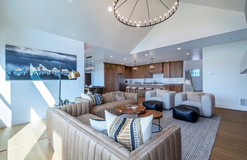 Victor Casa | Modern Comfort in Scenic Teton Reserve