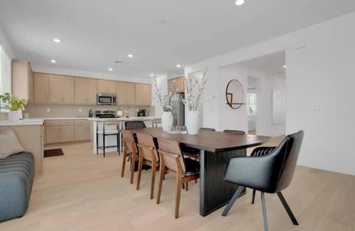 Peters Casa | Modern Comfort: Manteca Edition